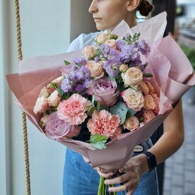 Гвоздика одноголовая, Роза кустовая, Роза одноголовая, Писташ, Эвкалипт, Маттиола, Упаковка