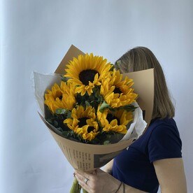 5 подсолнухов в крафте