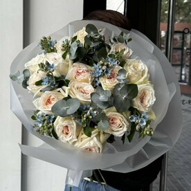 Роза вайт охара, Оксипеталум, Эвкалипт, Дизайнерская упаковка