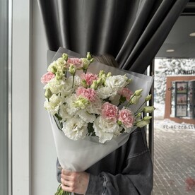 Букет стойких цветов / эустома и диантусы