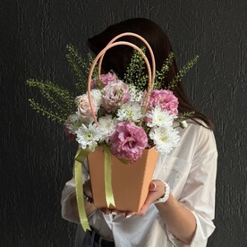 Хризантема шт, Лизиантус Эустома шт, Тласпи шт, Сумочка шт, Оазис шт, шт