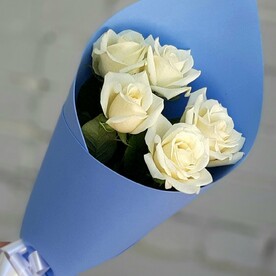 5 белых роз в фоамиране