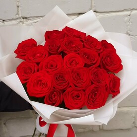 Букет красных роз Red Naomi