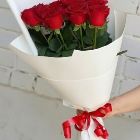 Букет красных роз Red Naomi