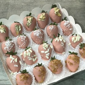 Набор клубник в розовом шоколаде