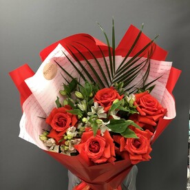 Букет с красными французскими розами