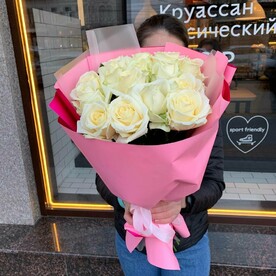 15 белых роз