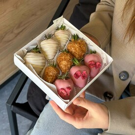 Набор из клубники в шоколаде «Виола»