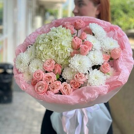 Сборный букет с кустовыми розами