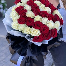 49 высоких роз в оформление