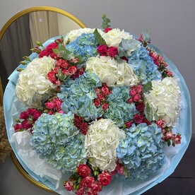 Гортензия, Роза кустовая, Эвкалипт, Дизайнерская упаковка, Корейская бумага, Открытка