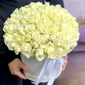 Роза белая, Оазис, Пленка, Шляпная коробка, Открытка