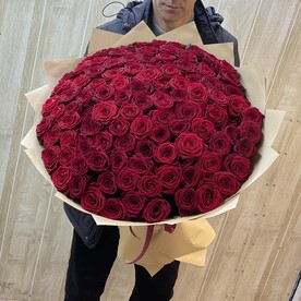 101 роза красная