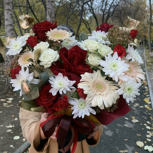 Доставка цветов в Тюмени - купить букеты цветов - заказать цветы на дом ...