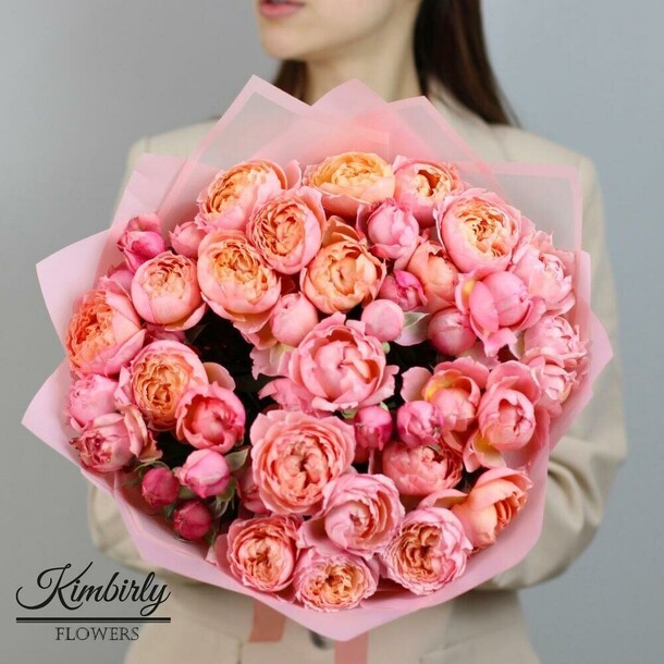 11 пионовидных кустовых роз джульетта. Букет 176 kimbirly flowers, артикул F1184529 - 7400 рублей, доставка по городу. Flawery - доставка цветов