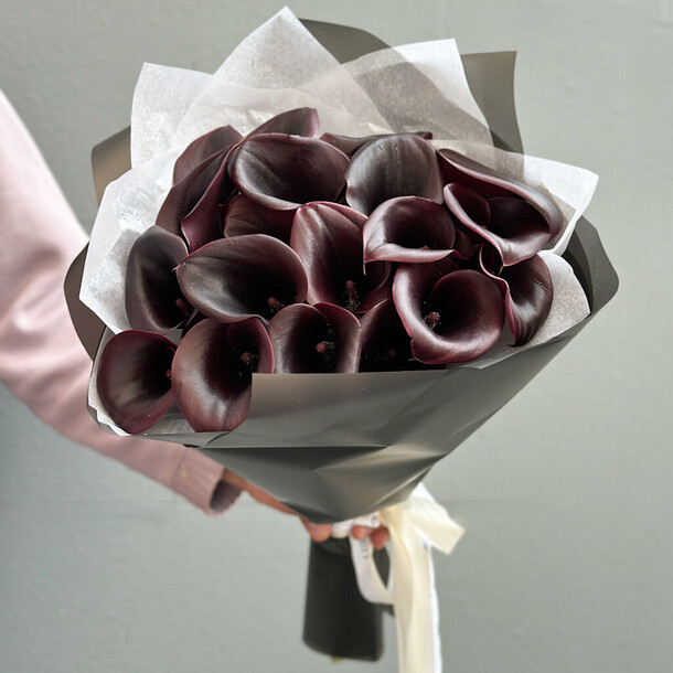 Черные каллы luxury flowers, артикул F1323632 - 15390 рублей, доставка по городу. Flawery - доставка цветов