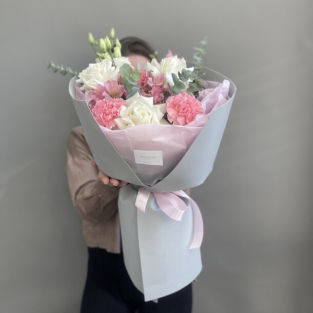 Букет цветов Тёплый grey за 4490₽ с доставкой в Москве от Monomi flowers на Flawery
