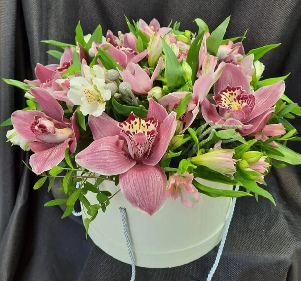 Букет цветов Глейт за 11673₽ с доставкой в Москве от FLOWER BASE на Flawery