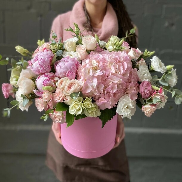 Букет цветов Фиеста за 23581₽ с доставкой в Москве от FLOWER BASE на Flawery