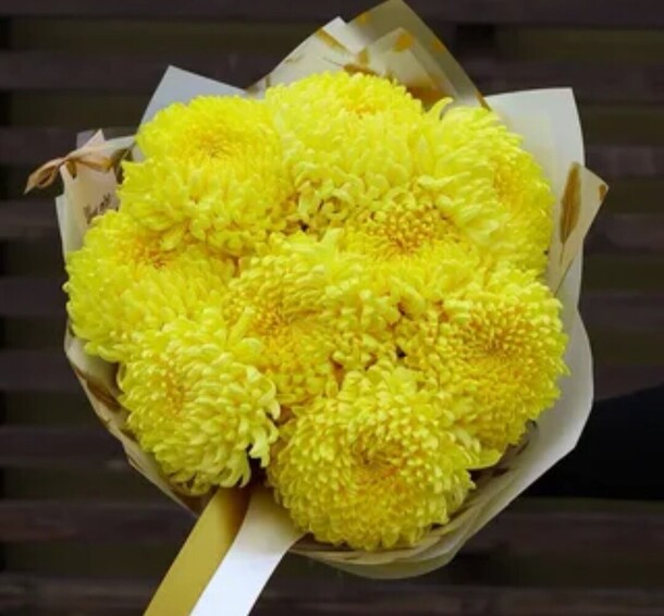 Букет цветов Солнце за 10452₽ с доставкой в Москве от FLOWER BASE на Flawery