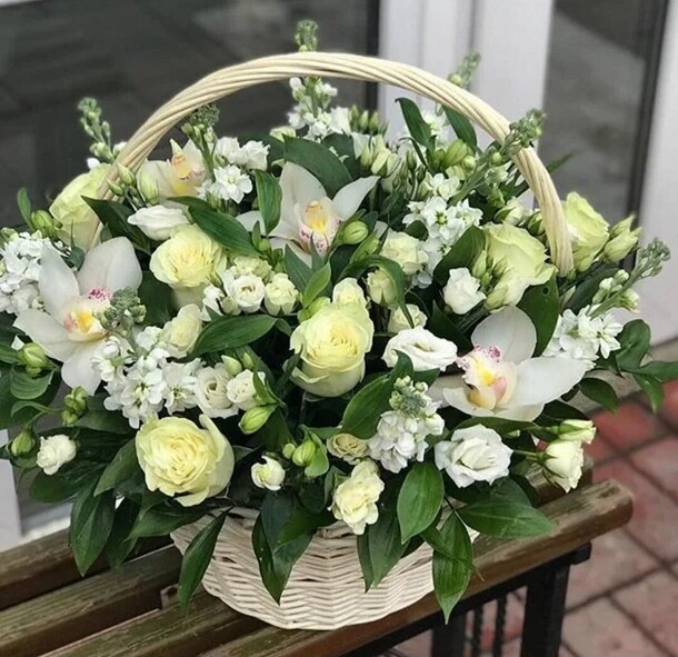Букет цветов Белое солнце за 16652₽ с доставкой в Москве от FLOWER BASE на Flawery