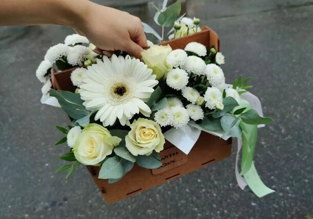 Букет цветов Белое солнце за 6024₽ с доставкой в Москве от FLOWER BASE на Flawery