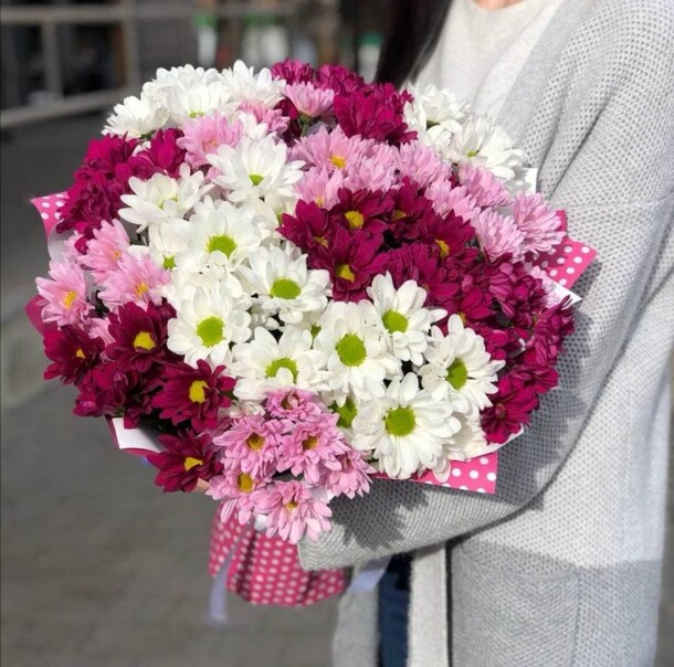 Букет цветов Радуга за 8965₽ с доставкой в Москве от FLOWER BASE на Flawery