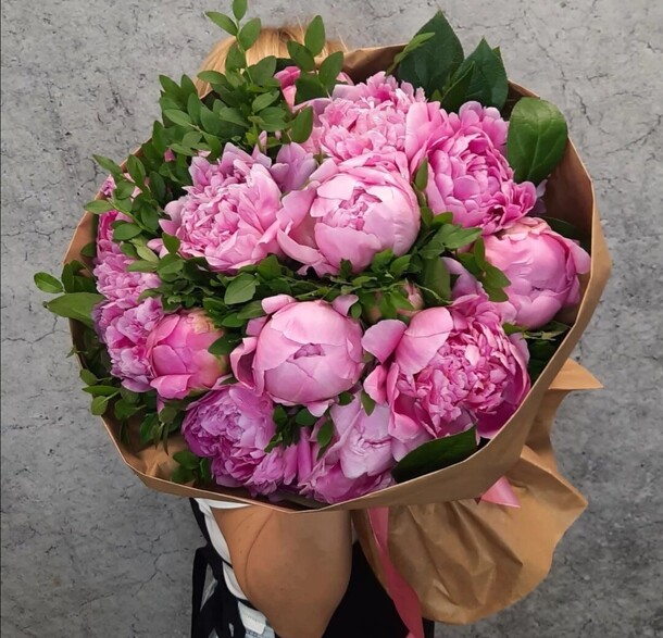 Букет цветов Нежный пион за 22020₽ с доставкой в Москве от FLOWER BASE на Flawery