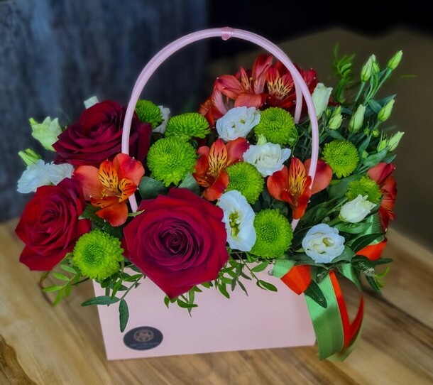 Букет цветов Яркое лето за 7776₽ с доставкой в Москве от FLOWER BASE на Flawery