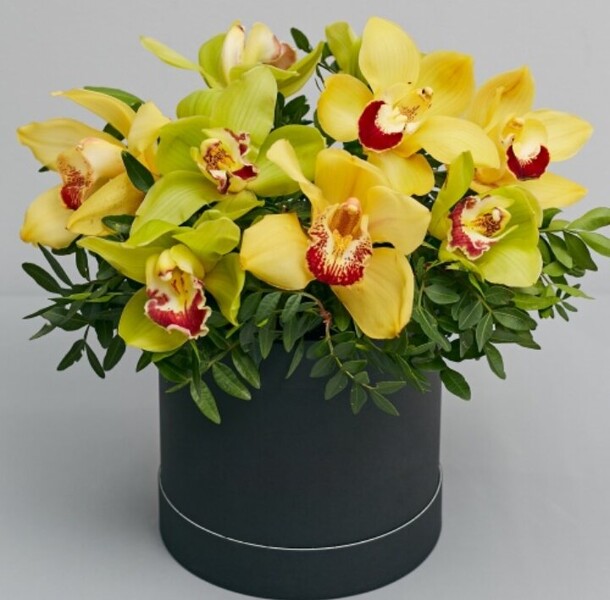 Букет цветов Парнас за 8575₽ с доставкой в Москве от FLOWER BASE на Flawery