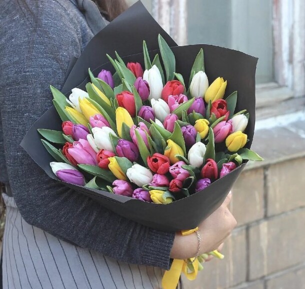 Букет цветов Яркая вспышка за 13252₽ с доставкой в Москве от FLOWER BASE на Flawery