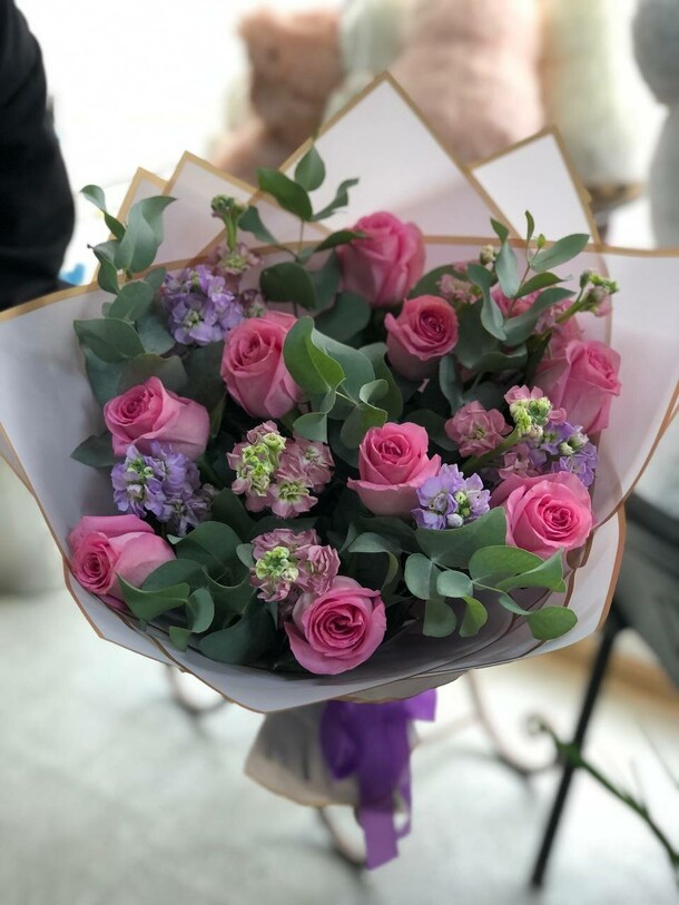 Букет цветов Маттиола с розой за 9101₽ с доставкой в Москве от FLOWER BASE на Flawery