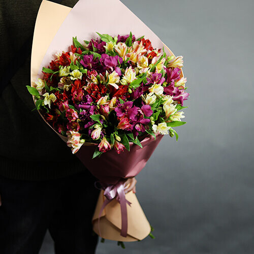 Букет цветов Альстромерия за 8756₽ с доставкой в Москве от FLOWER BASE на Flawery