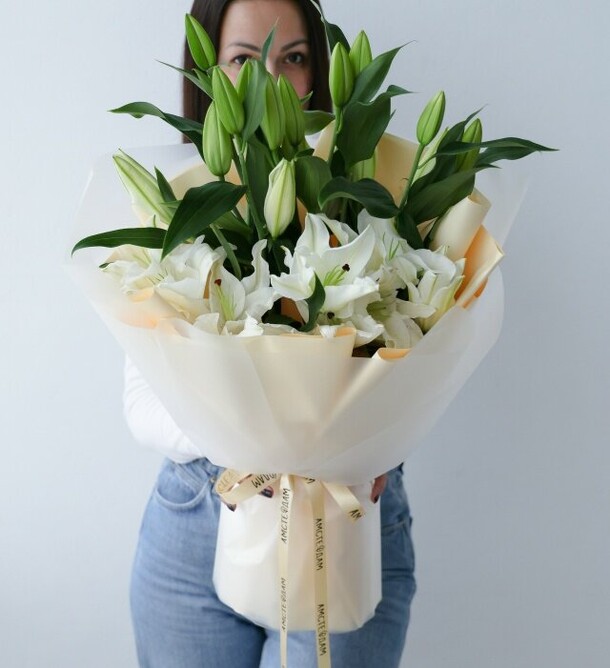 Букет цветов Лилия за 9350₽ с доставкой в Москве от FLOWER BASE на Flawery