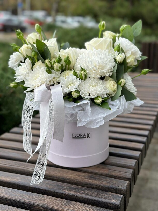 Букет цветов Шляпная коробка нежность за 6000₽ с доставкой в Москве от Flora K на Flawery
