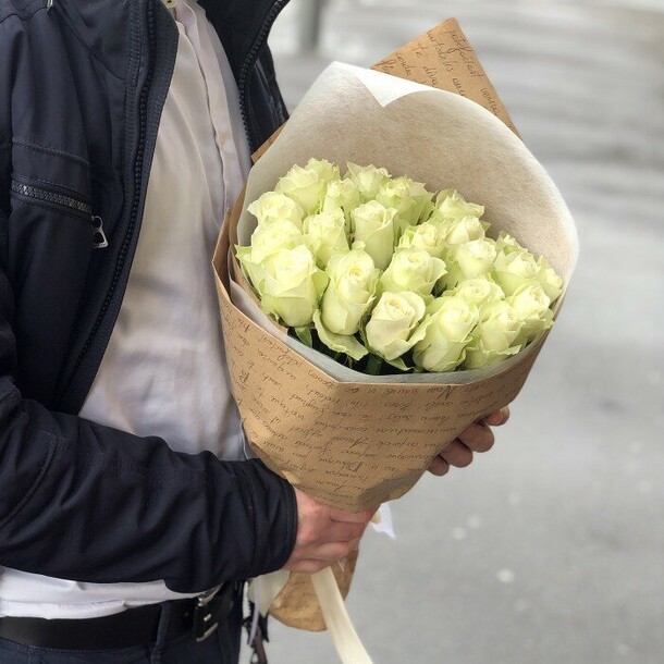 Букет из 19 роз за 4200₽ с доставкой в Москве от FlowerPatio Цветочный патио на Flawery