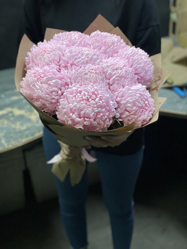 Букет из 11 хризантемы за 5790₽ с доставкой в Москве от FlowerPatio Цветочный патио на Flawery