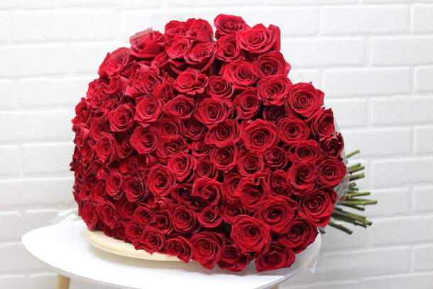 Букет из 101 эквадорской красной розы за 49990₽ с доставкой в Москве от FlowerPatio Цветочный патио на Flawery