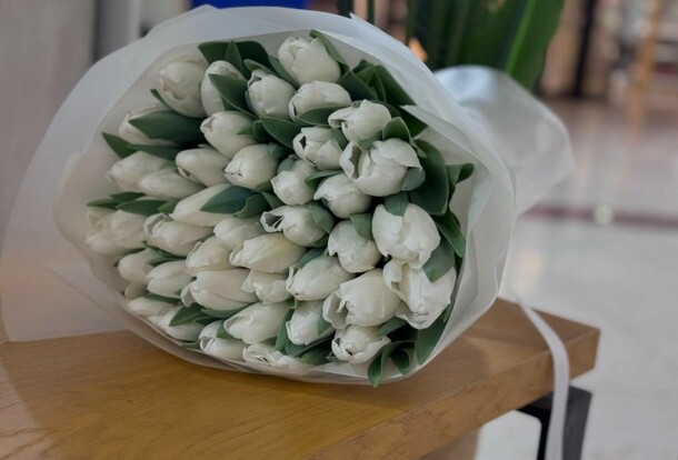 Букет из 51 тюльпанов за 10000₽ с доставкой в Москве от FlowerPatio Цветочный патио на Flawery