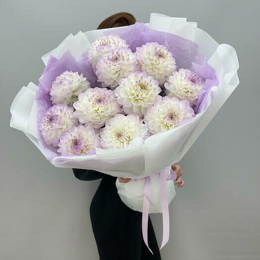 Букет из 11 георгин🤍💜 за 4950₽ с доставкой в Москве от Boom Bouquet на Flawery