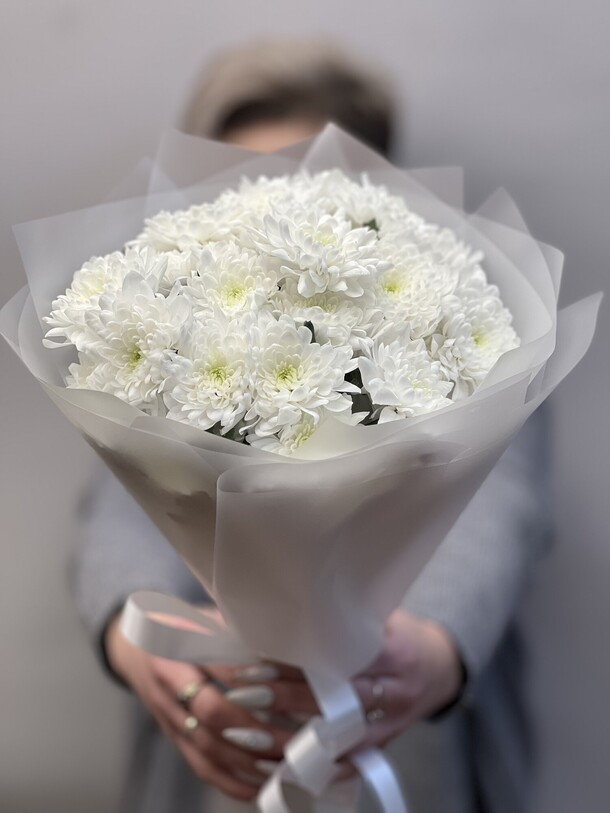 Букет из кустовых хризантем за 2750₽ с доставкой в Москве от Колибри на Flawery