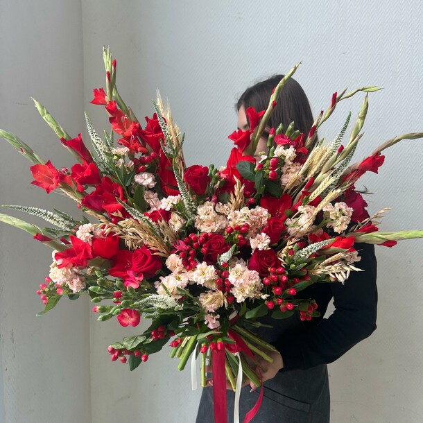 Букет русский шик за 30950₽ с доставкой в Москве от "Цветы Сегодня" - FlowersToday на Flawery