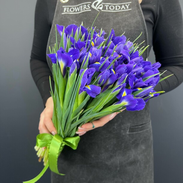 Букет из 49 ирисов за 8100₽ с доставкой в Москве от "Цветы Сегодня" - FlowersToday на Flawery