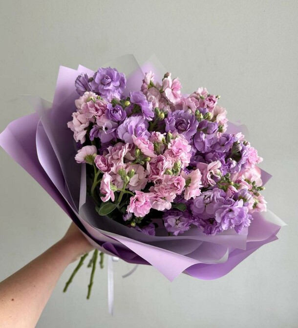 Букет из кустовых маттиол за 4750₽ с доставкой в Москве от Flower Island на Flawery