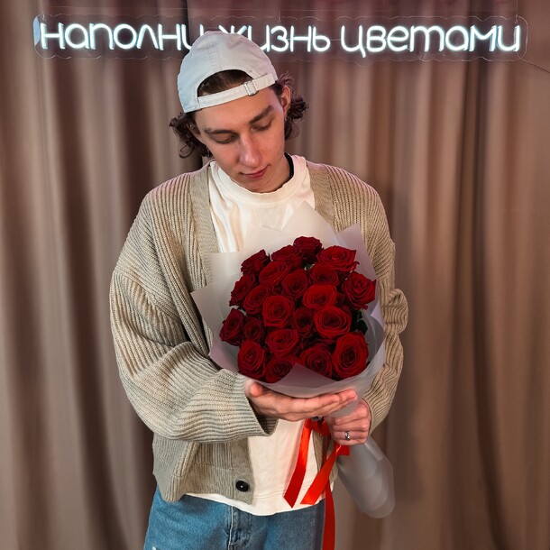 Букет цветов 21 роза 60см за 5013₽ с доставкой в Москве от FLOOM на Flawery