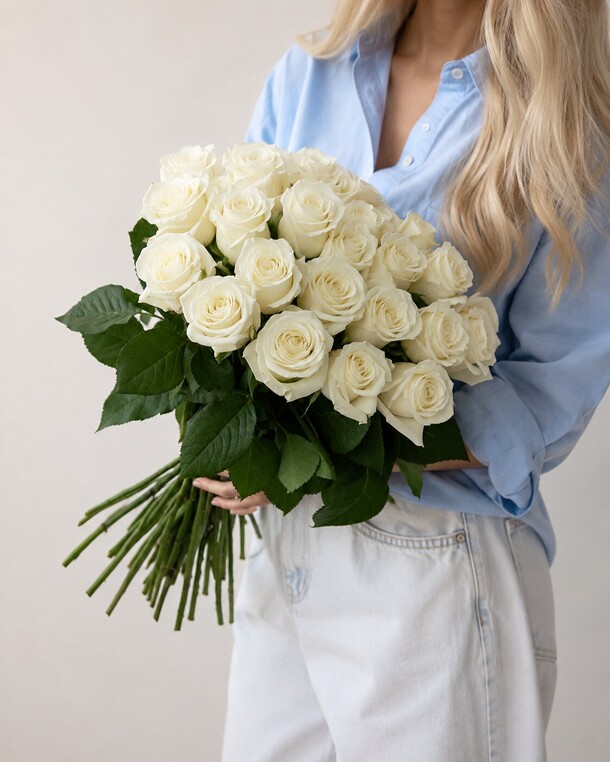 Букет из премиальной белой розы за 19220₽ с доставкой в Москве от Gflow.Shop на Flawery