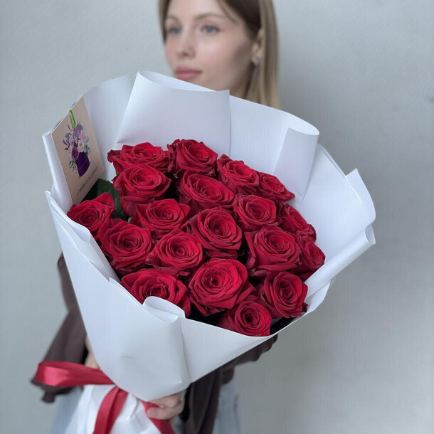 Букет красных роз за 4700₽ с доставкой в Москве от Прекрасный цветок / Flower Perfect на Flawery