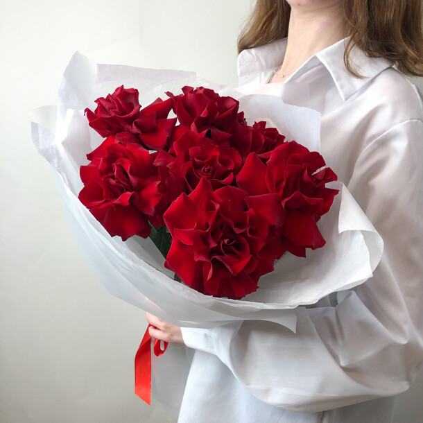 Букет из алых французских роз, артикул F1273918 - 3650 рублей, доставка по городу. Flawery - доставка цветов
