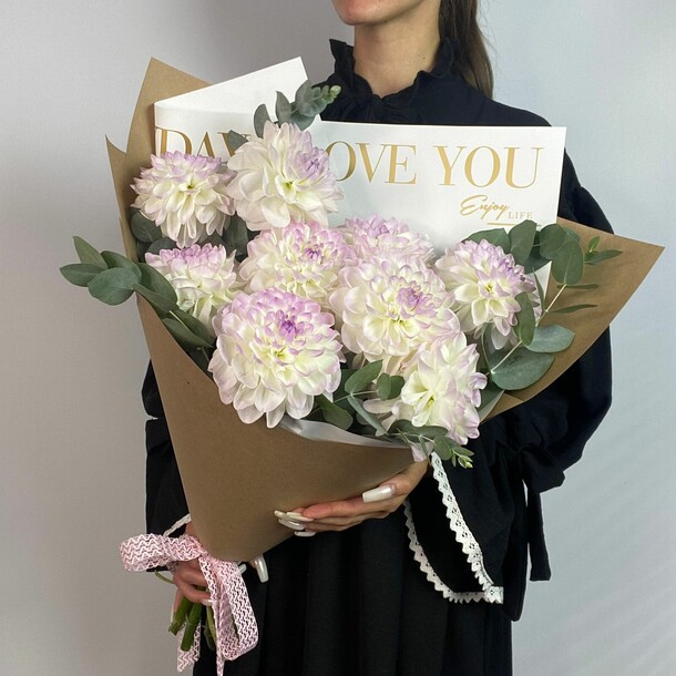 Букет нежных георгин с эвкалиптом за 7401₽ с доставкой в Москве от Ver. Flowers на Flawery