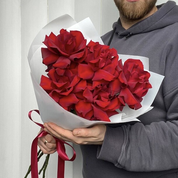 Букет красных французских роз 5шт за 2980₽ с доставкой в Москве от Ver. Flowers на Flawery
